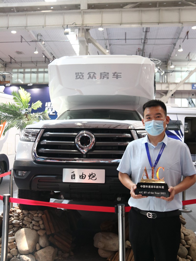 年度新車、自動檔、四驅，能選的房車