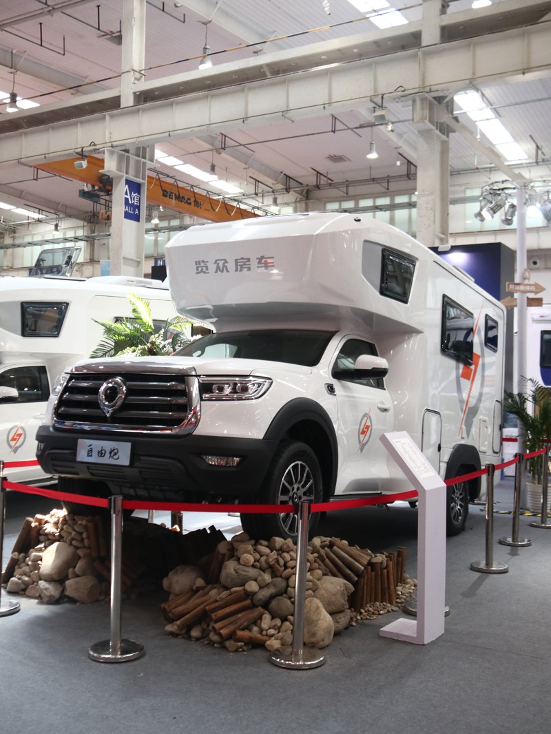 年度新車、自動檔、四驅，能選的房車
