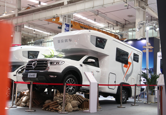 年度新車、自動檔、四驅，能選的房車
